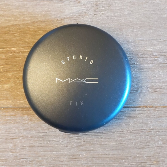 M.A.C. Mac cosmetics studio fix powder NEW - Picture 1 of 4